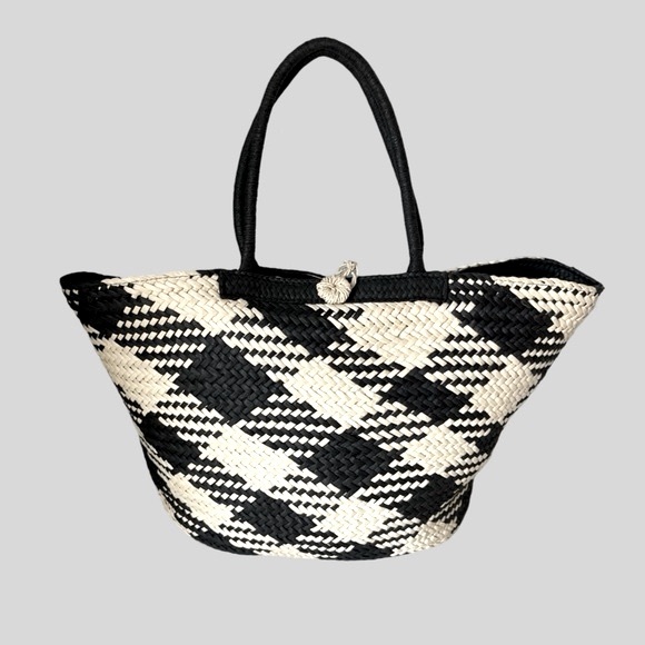 Chic Black and White Woven Tote Bag - Picture 3 of 15